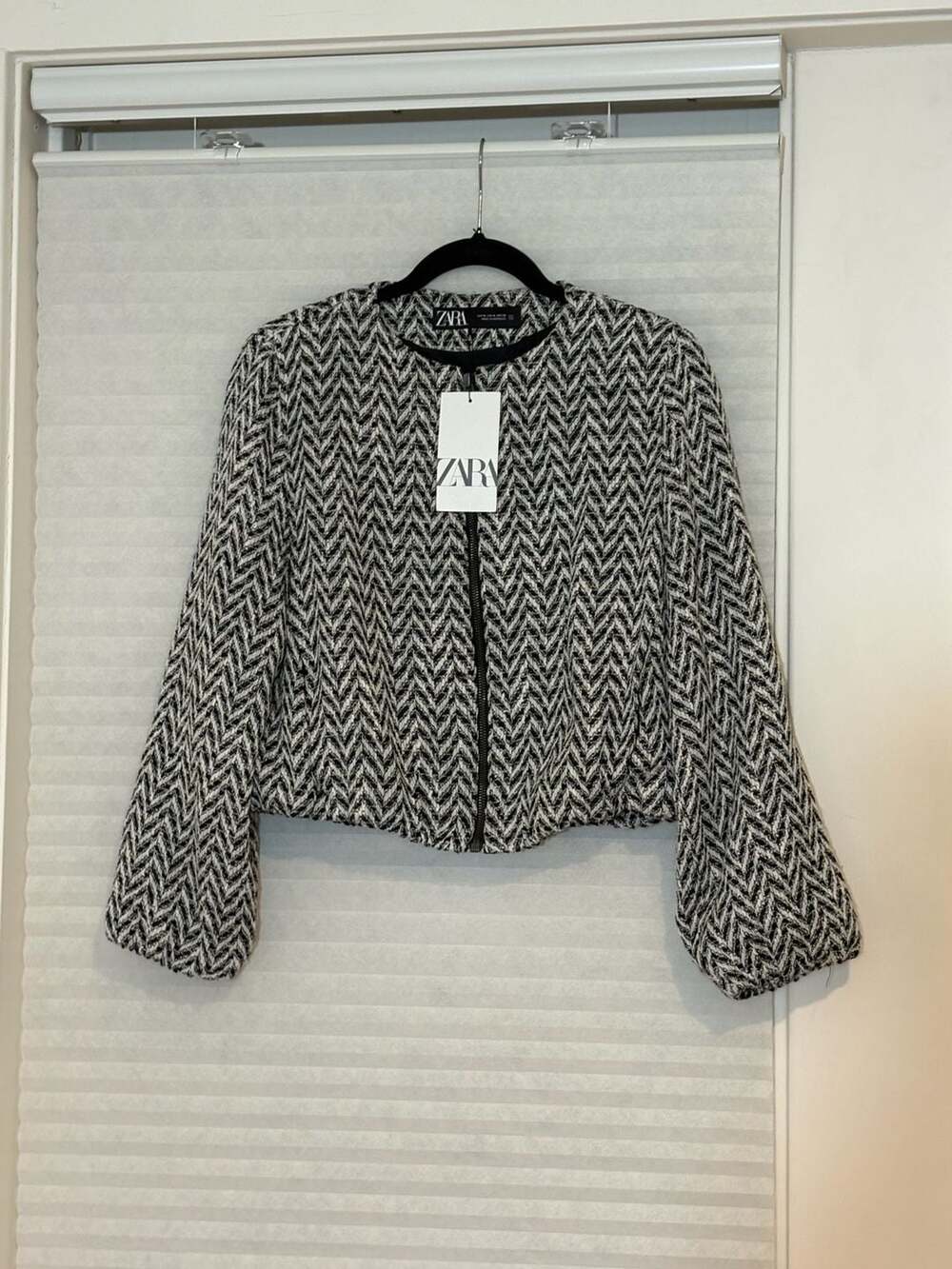 Zara Herringbone Textured Jacket Size M Black White Cropped Zip